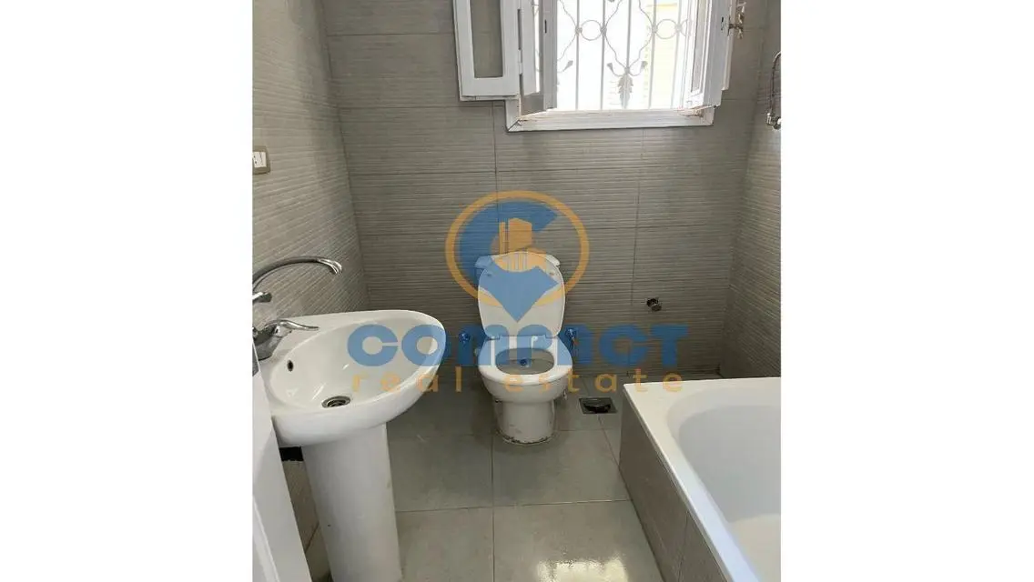 دوبلكس 270م لوكيشن مميز تشطيب سوبر لوكس بالتكييفات