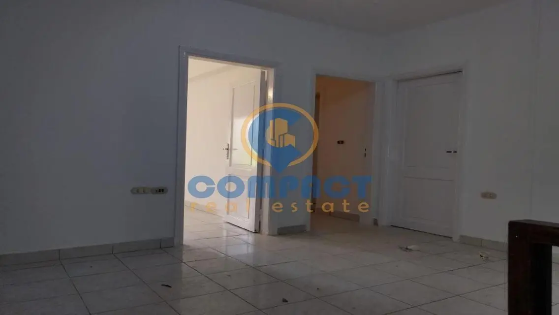 دوبلكس 270م لوكيشن مميز تشطيب سوبر لوكس بالتكييفات