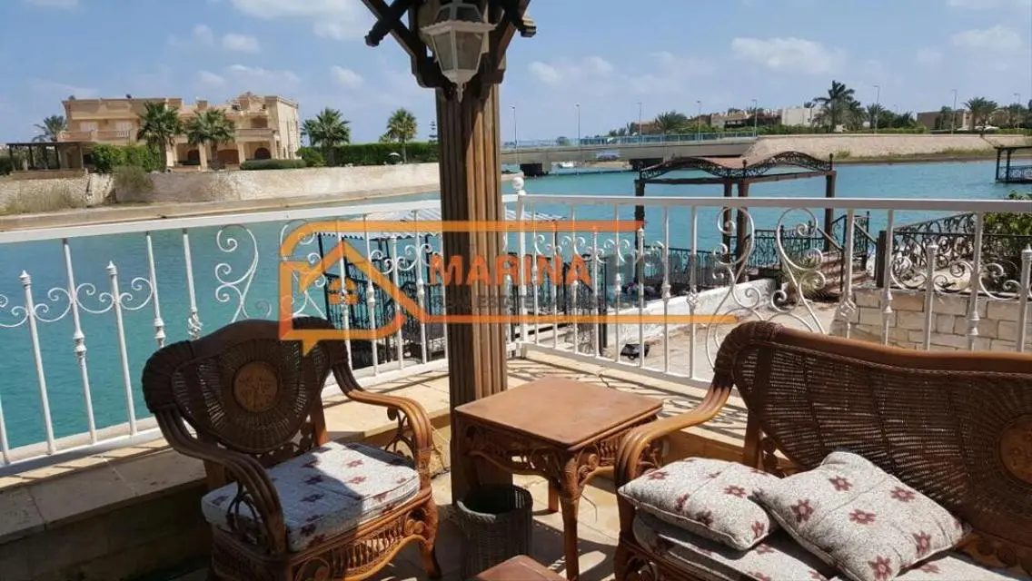 للبيع فيلا مارينا 6 اول صف بحيرة صخرية