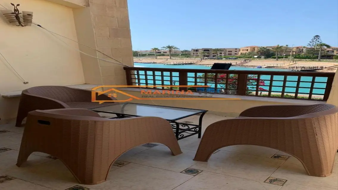 فيلا ناصيه للبيع مارينا 5 اول صف بحيره تاني صف بحر