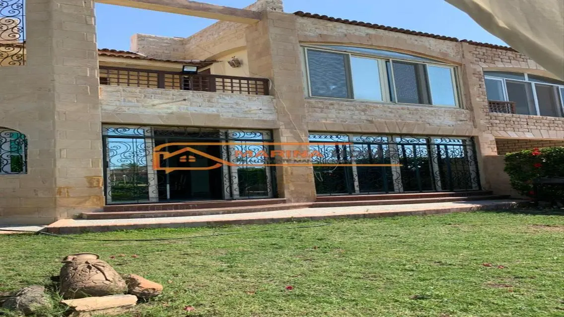فيلا ناصيه للبيع مارينا 5 اول صف بحيره تاني صف بحر