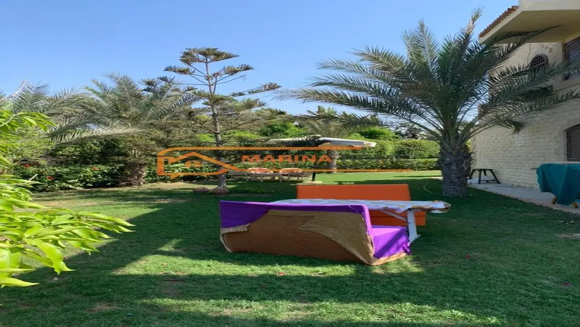 فيلا ناصيه للبيع مارينا 5 اول صف بحيره تاني صف بحر