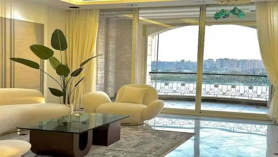 استثمر في جناح ملكي فيو وهمي ع النيل عائد بالدولار