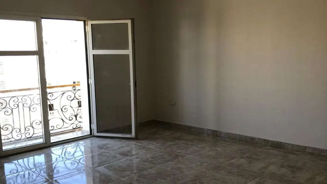 شقه مطبخ و تكيفات للايجار في كمبوند هايد بارك
