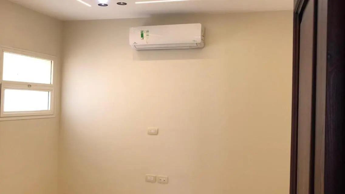شقه مطبخ و تكيفات للايجار في كمبوند هايد بارك