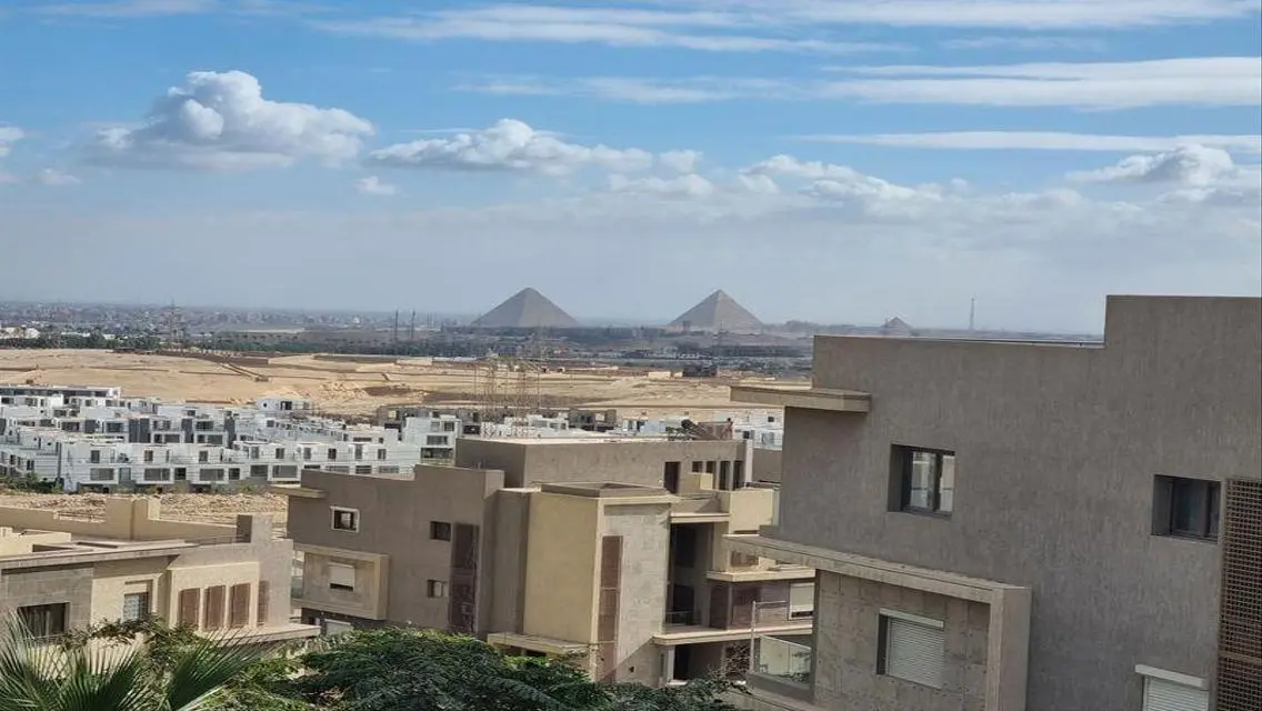 شقة متشطبة فيو الاهرامات خلف نيو جيزة بالتقسيط