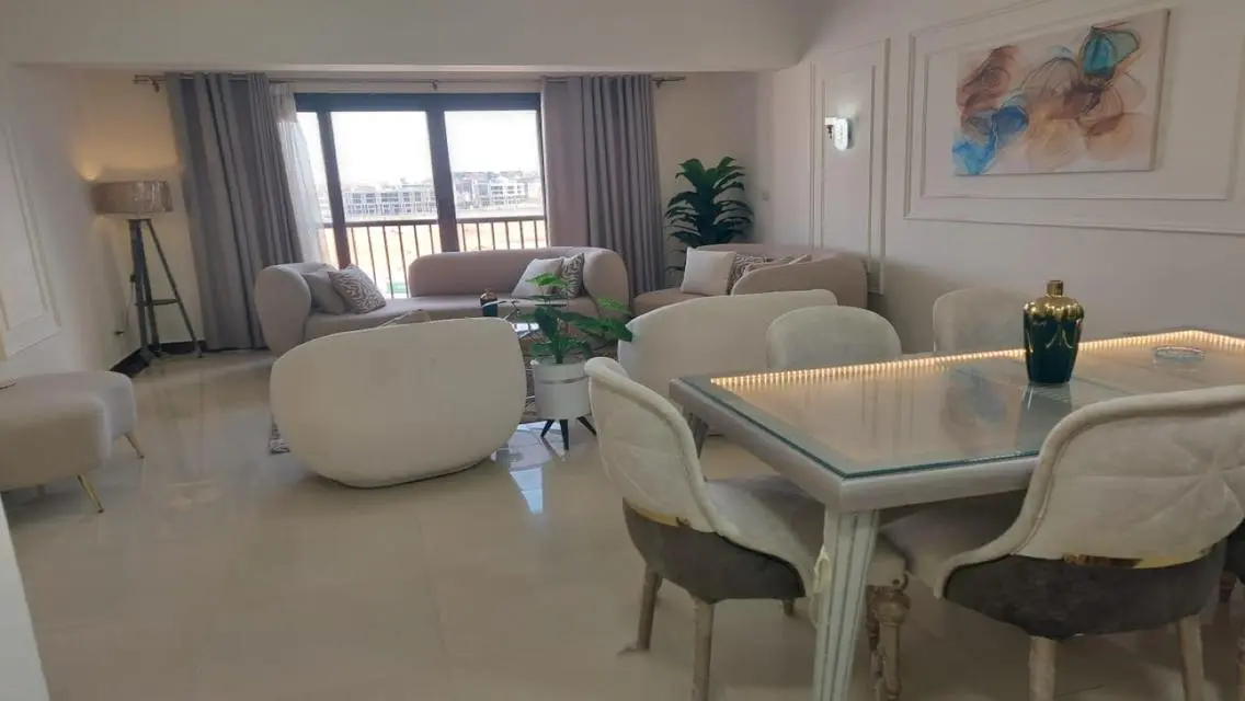 دوبلكس اول سكن مفروش للايجار في كمبوند بورتو 