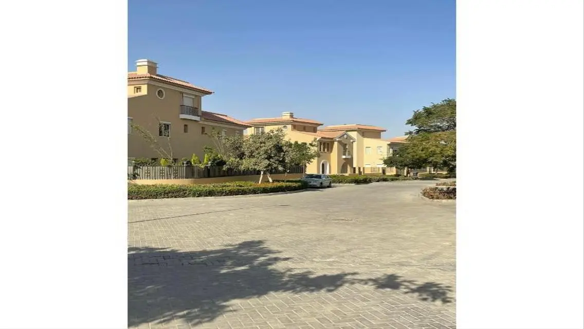 Own Standalone villa 265m on 90th Road, Hyde Park