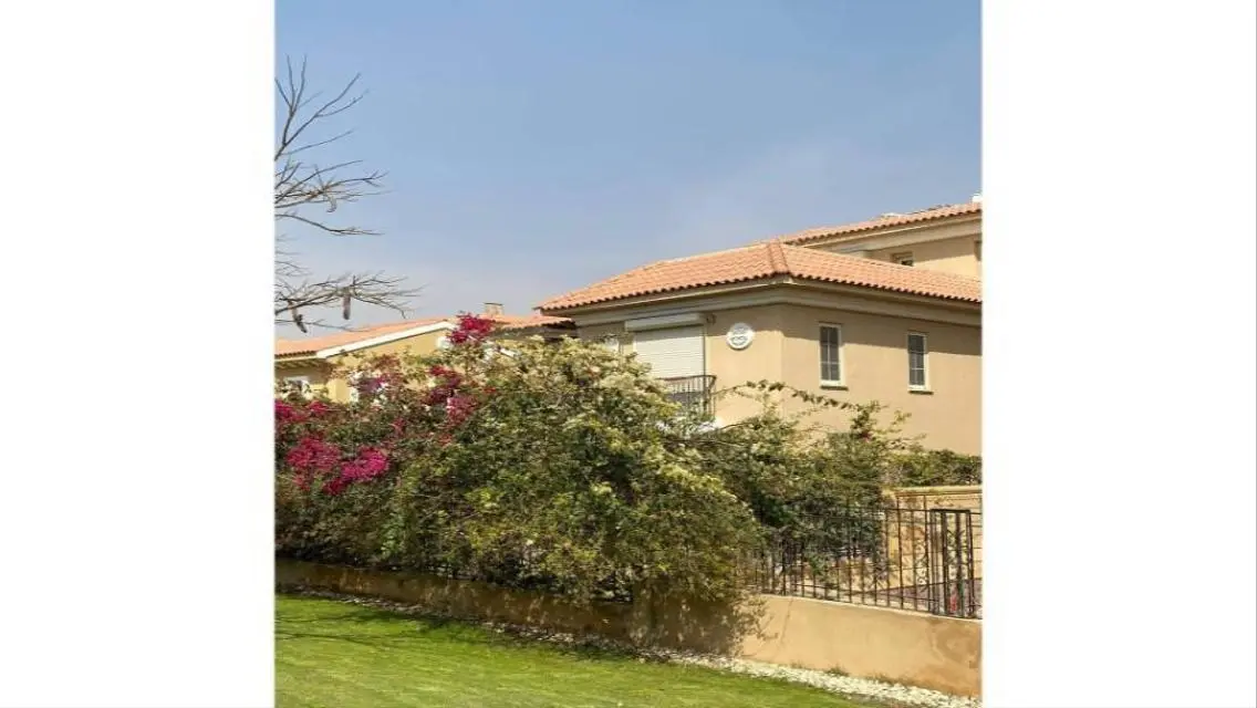 Own Standalone villa 265m on 90th Road, Hyde Park