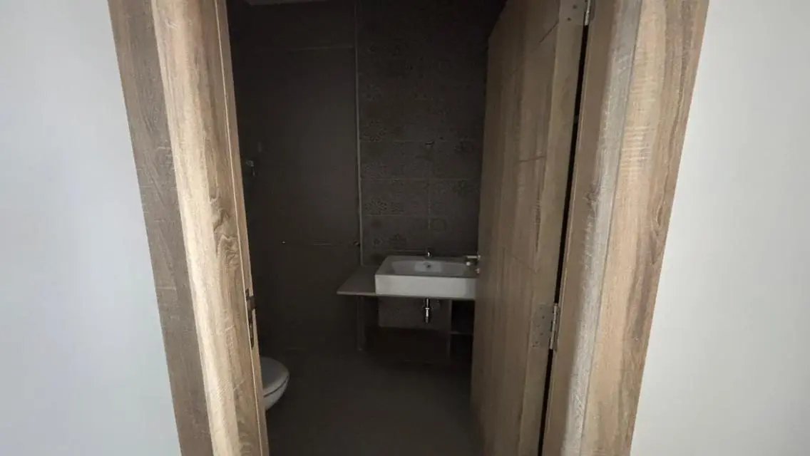 The largest area in Fifth Square for rent 