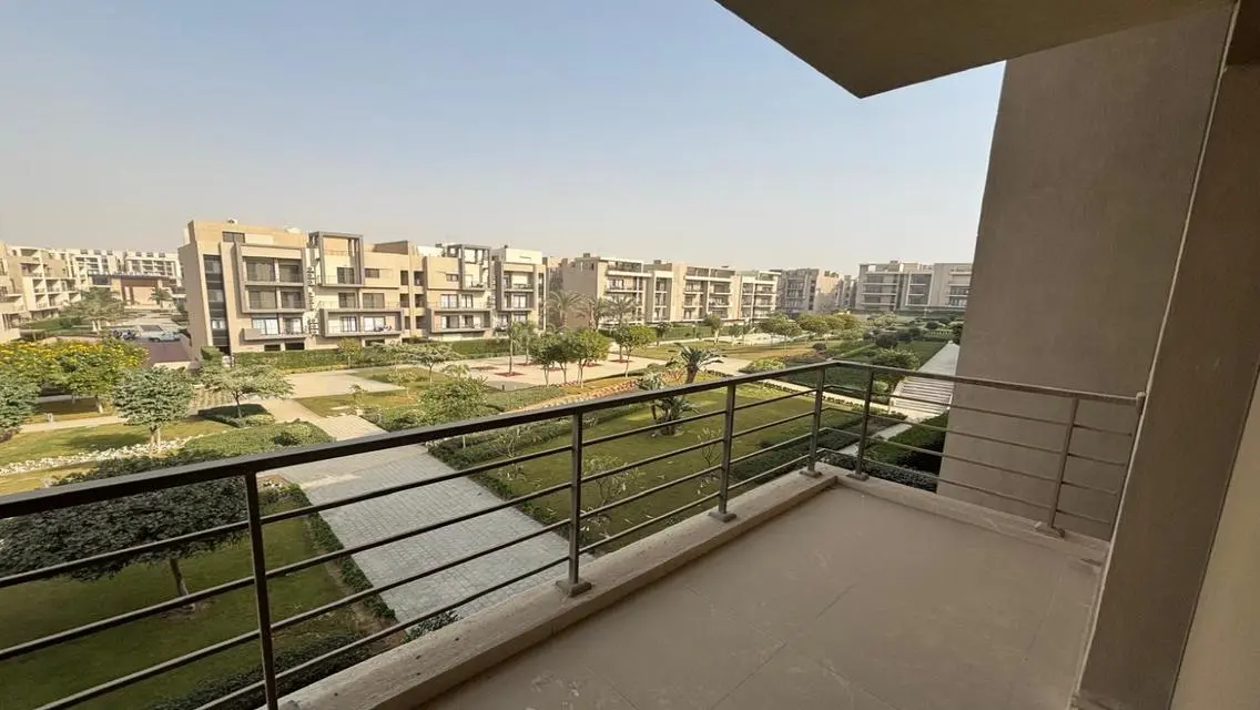 The largest area in Fifth Square for rent 