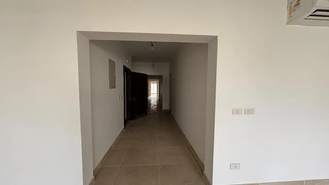 The largest area in Fifth Square for rent 