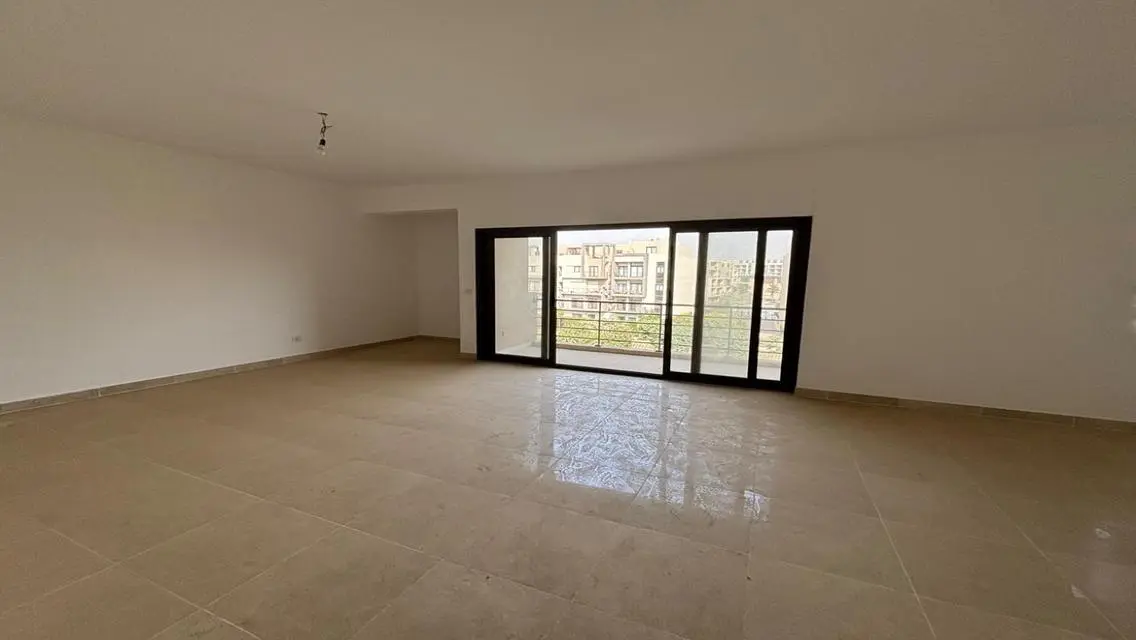 The largest area in Fifth Square for rent 