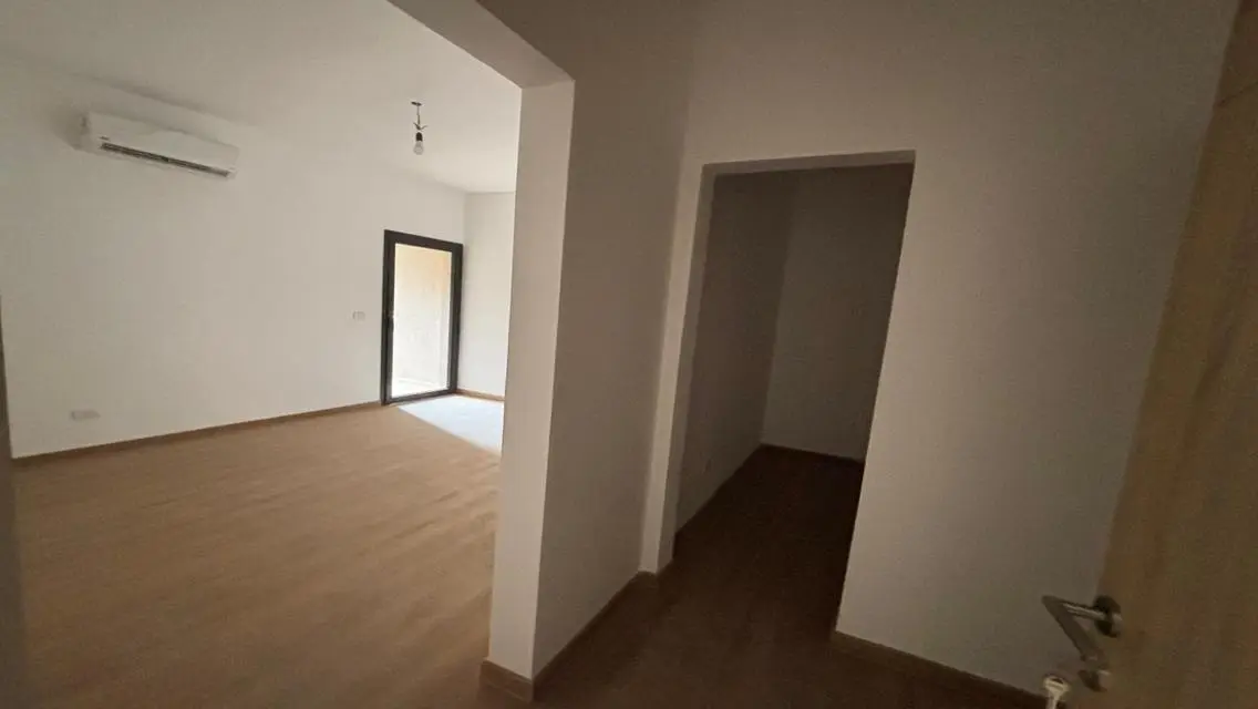 The largest area in Fifth Square for rent 