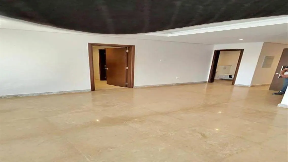 شقة متشطبة بأبراج زيد الشيخ زايد بجوار بيفرلي هيلز