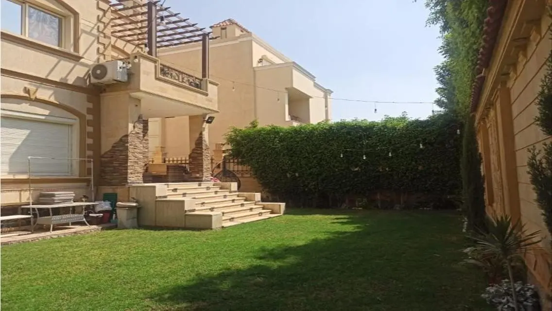 فيلا مميزه للبيع في زيزينيا جاردنز