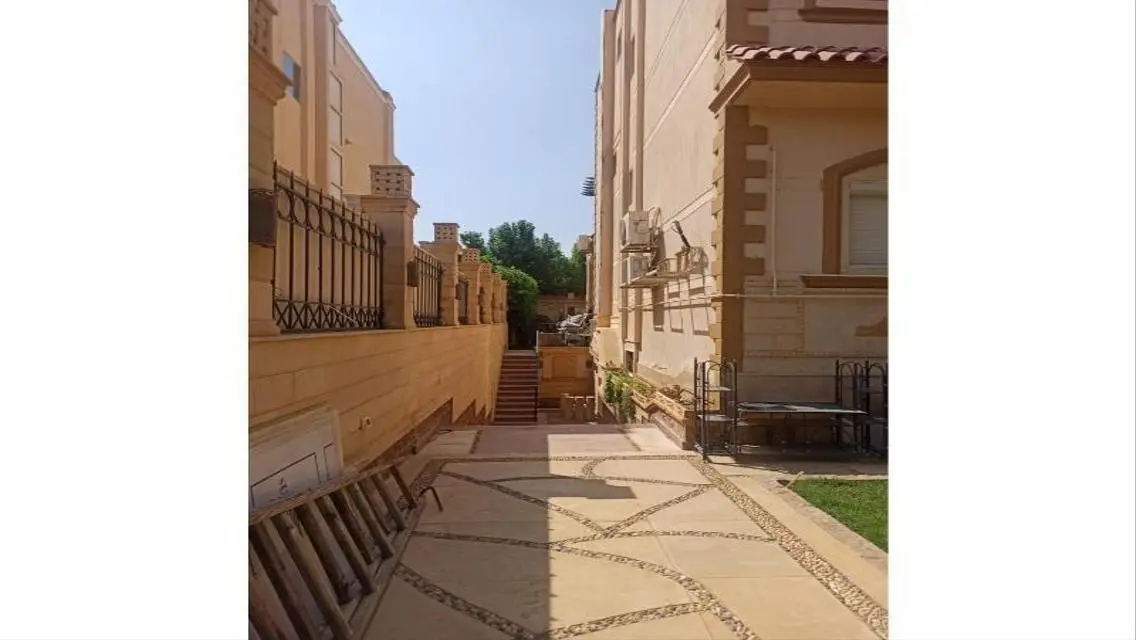 فيلا مميزه للبيع في زيزينيا جاردنز