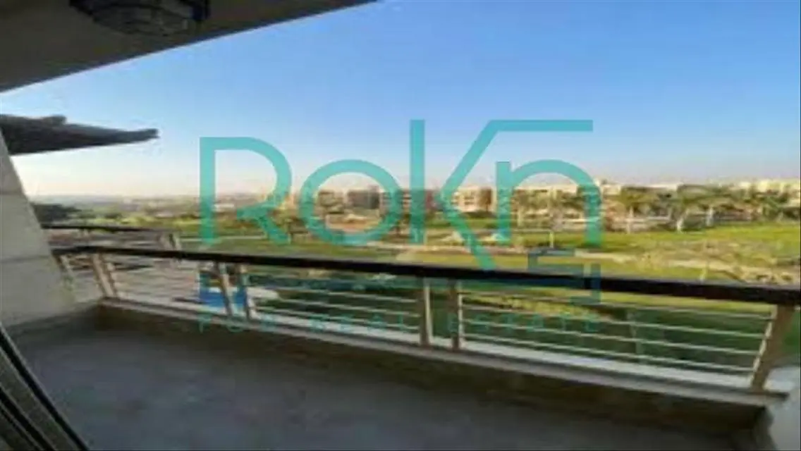 شقه للبيع متشطبه فيو علي الجولف مباشره في كارنيل