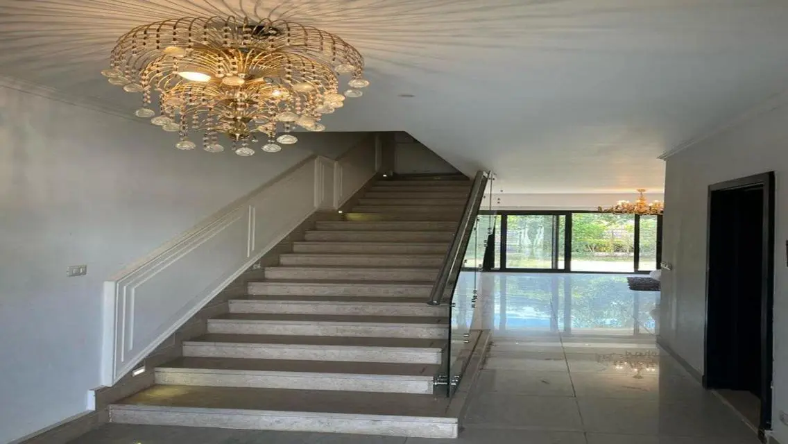 Luxury furnished townhouse for rent in Hyde Park