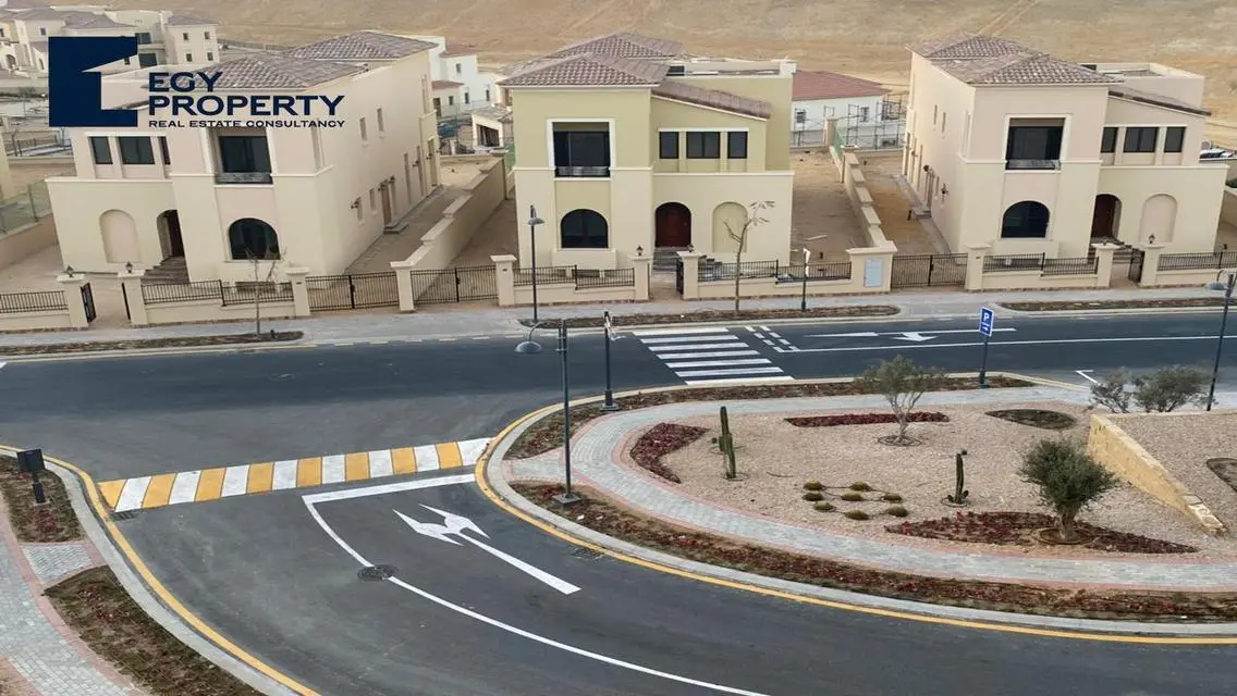 أقل سعر فيلا صف اول جولف متشطبة بالكامل  من المالك
