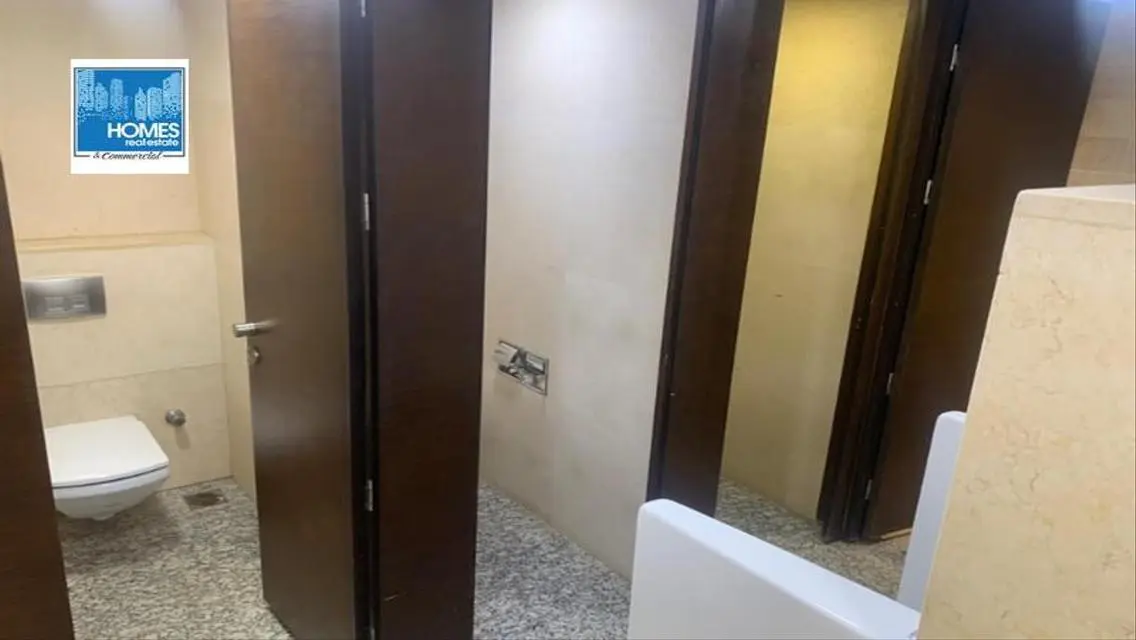commirchial space 300sqm fully finished         .