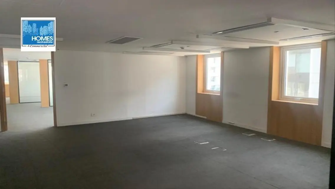 commirchial space 300sqm fully finished         .