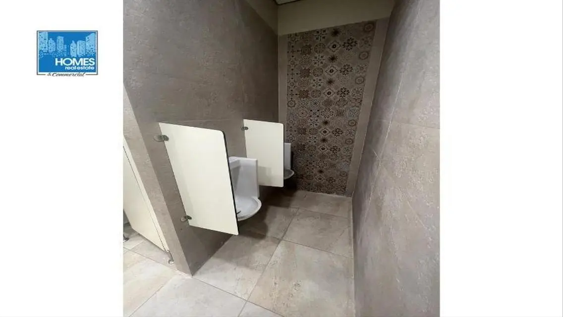 commirchial space 300sqm fully finished         .