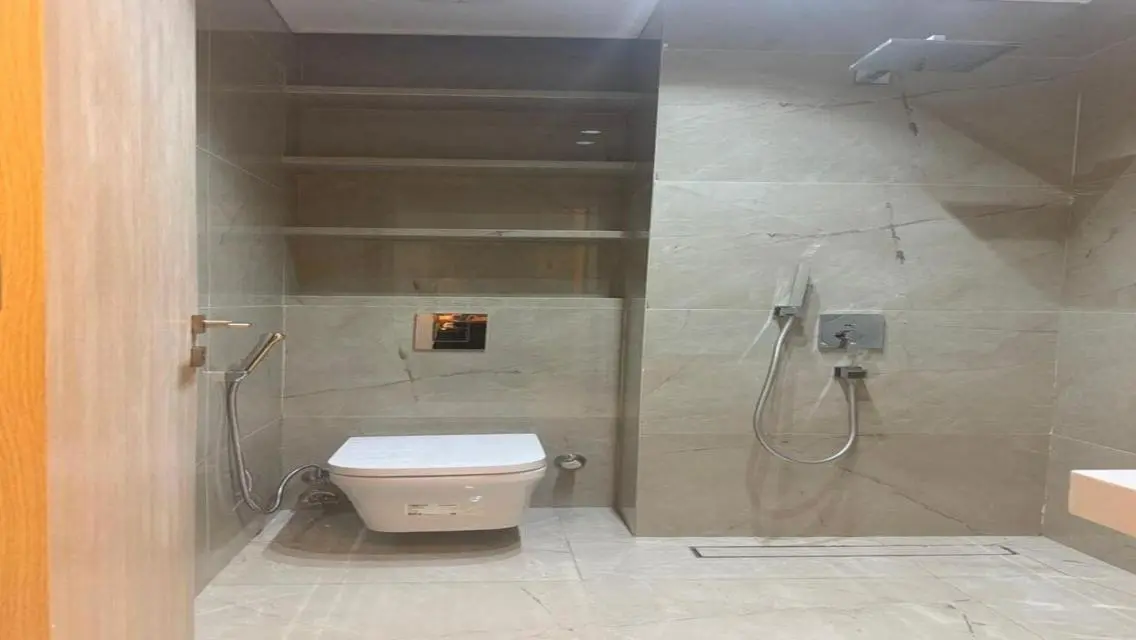 Fully finished 3-bedrooms apartment ready to move