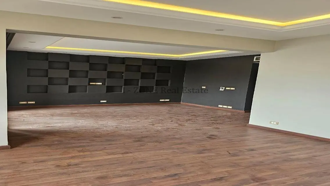 فيلا مودرن بحمام سباحة للايجار بسعر مميز في ميفيدا