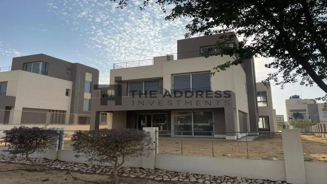 Villa 360sqm prime location installment 8 years