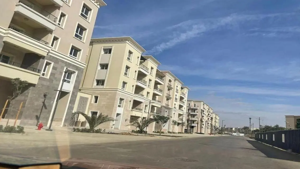 شقة متشطبة بالاجهزة والتكييفات استلام فورى بميفيدا