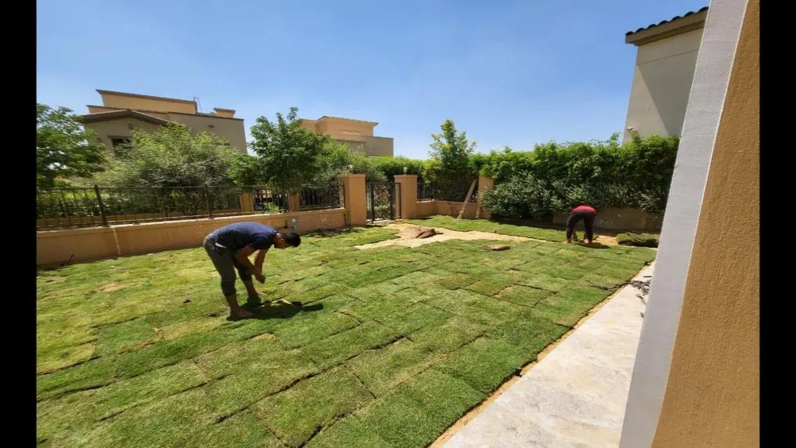 فيلا للايجار نص مفروش في كمبوند ميفيدا