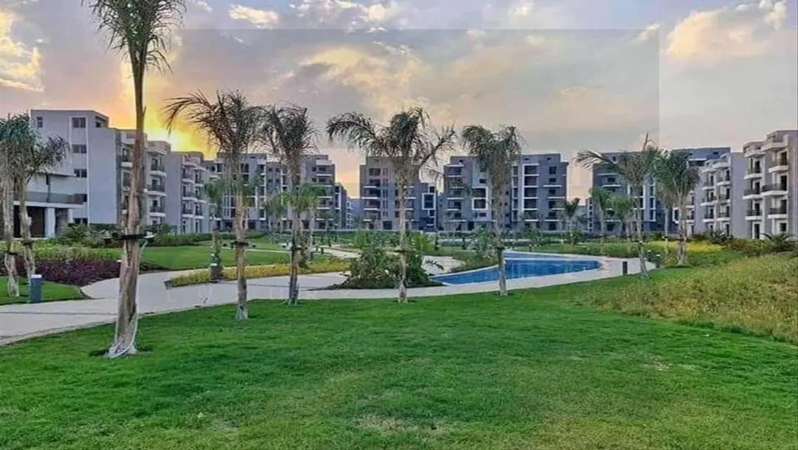 شقه للبيع 3 غرف pool view في اكتوبر بجانب مول مصر