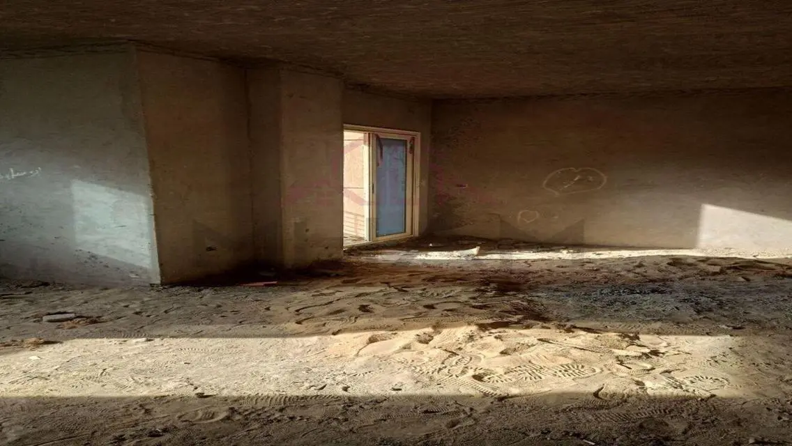 شقه للبيع نصف تشطيب بالنرجس فيلات استلام فوري