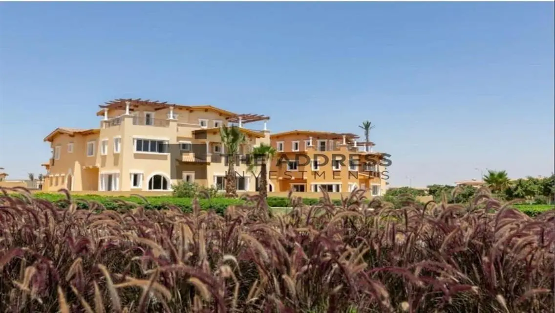 Townhouse lagoon view installment 8 years 10%DP