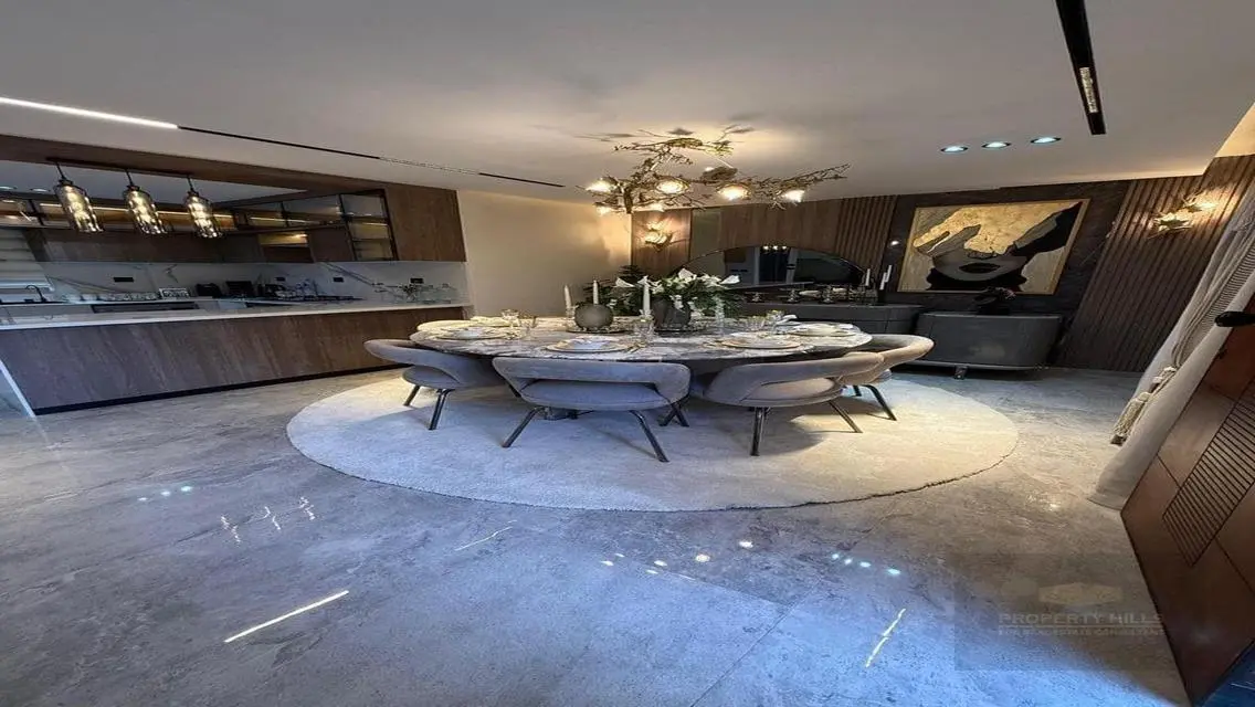 RTM ultra-luxury Apt finished with AC &amp; kitchen.