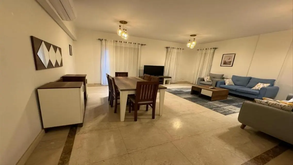 Apartment 4 rent overlooking pool Ultra lux Mivida