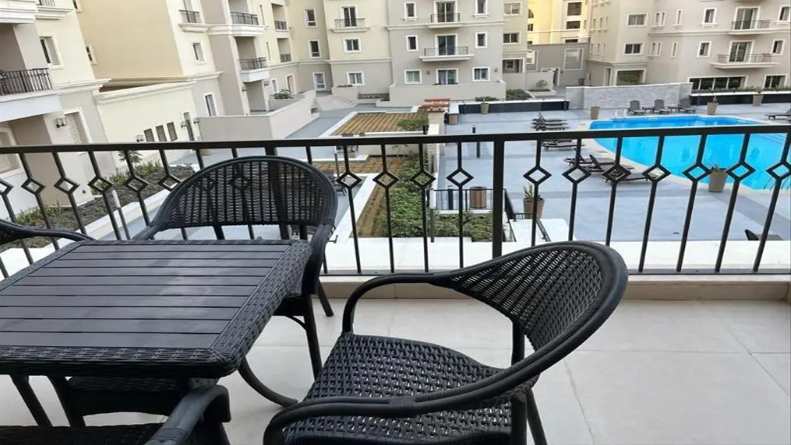 Apartment 4 rent overlooking pool Ultra lux Mivida