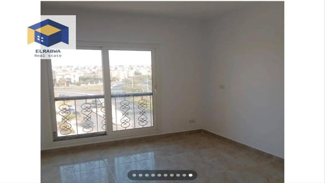 Great location directly on the club, first residen
