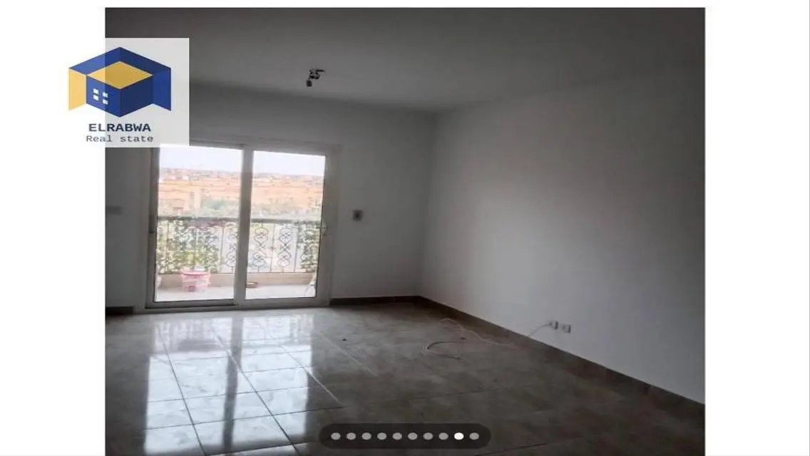 Great location directly on the club, first residen