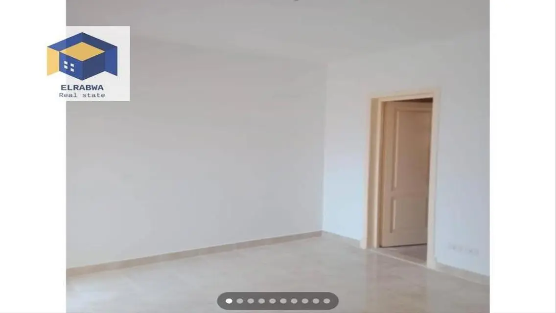 Great location directly on the club, first residen