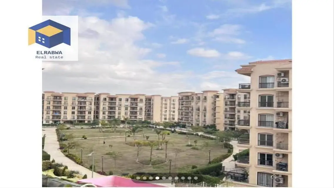 Great location directly on the club, first residen