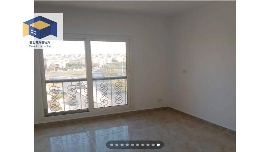 Great location directly on the club, first residen