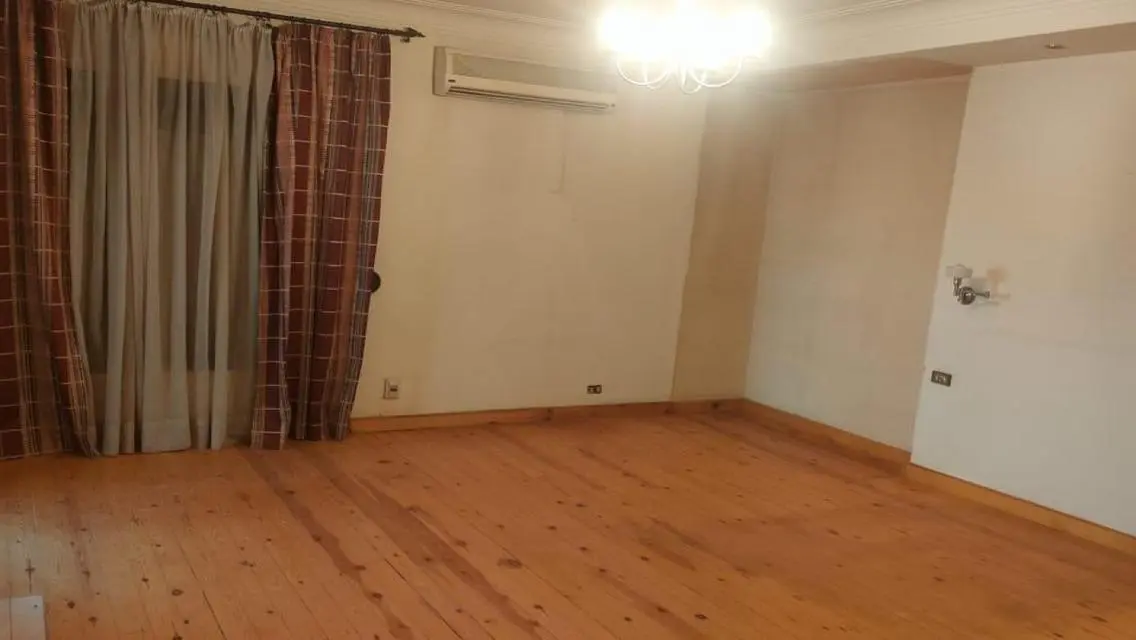 Apartment overlooking the Baron Palace for sale