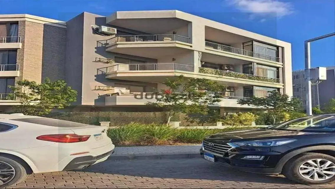 بخصم_50% امتلك شقة 3غرف فى تاج سيتى امام المطار...