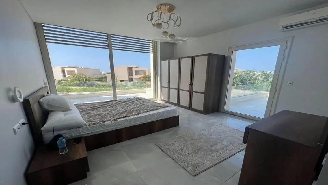 Chalet in Hacienda west _ Near La Vista over 7 Y