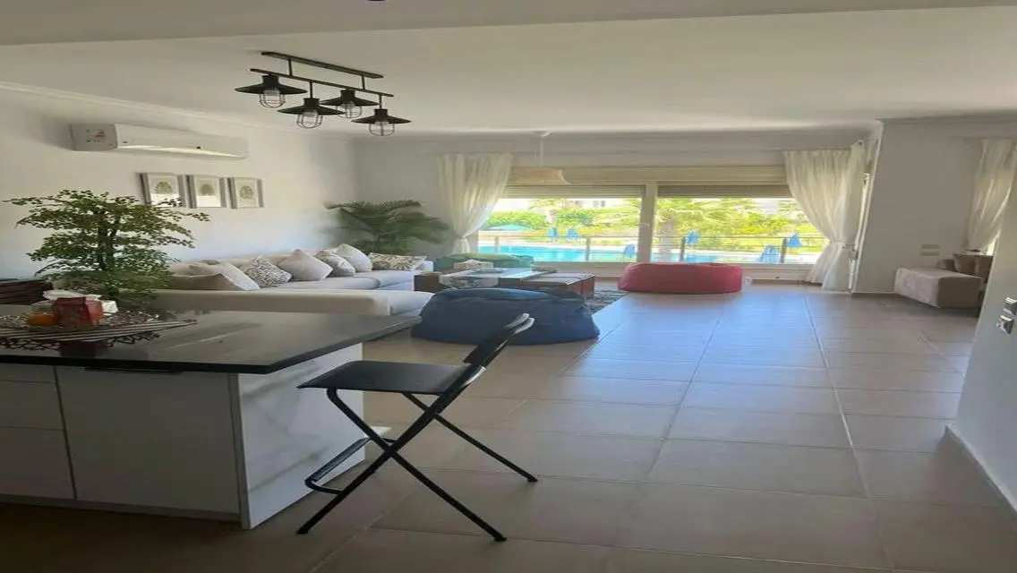 Chalet in Hacienda west _ Near La Vista over 7 Y