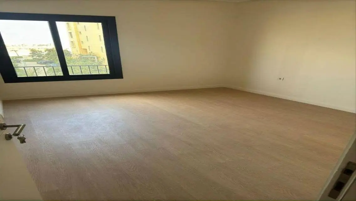 شقه في كمبوند اوويست تشطيب كامل لوكيشن مميز
