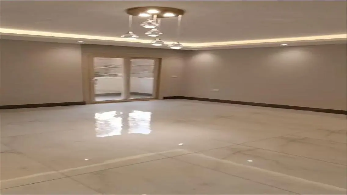 مكتب مميز للإيجار بمساحة 220 متر