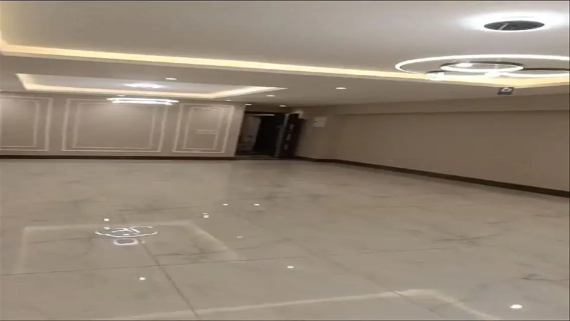 مكتب مميز للإيجار بمساحة 220 متر